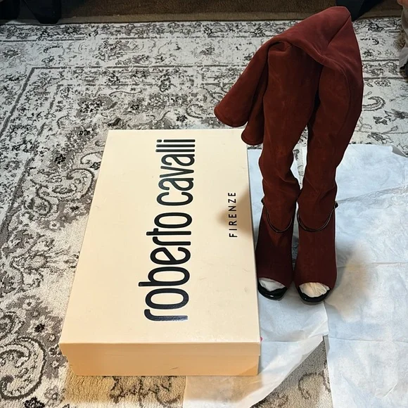 Selling never used Roberto Cavalli open toe boots. - Picture 3 of 10